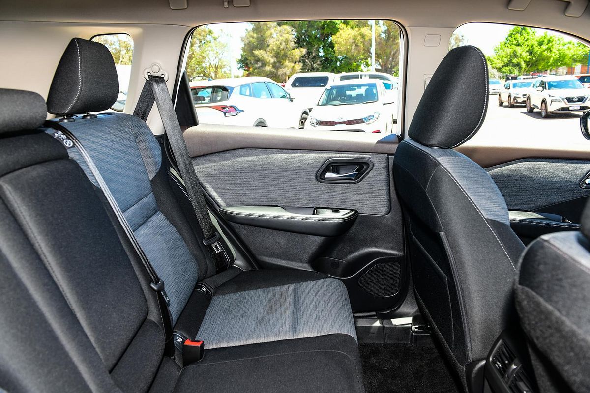 2024 Nissan X-TRAIL ST T33