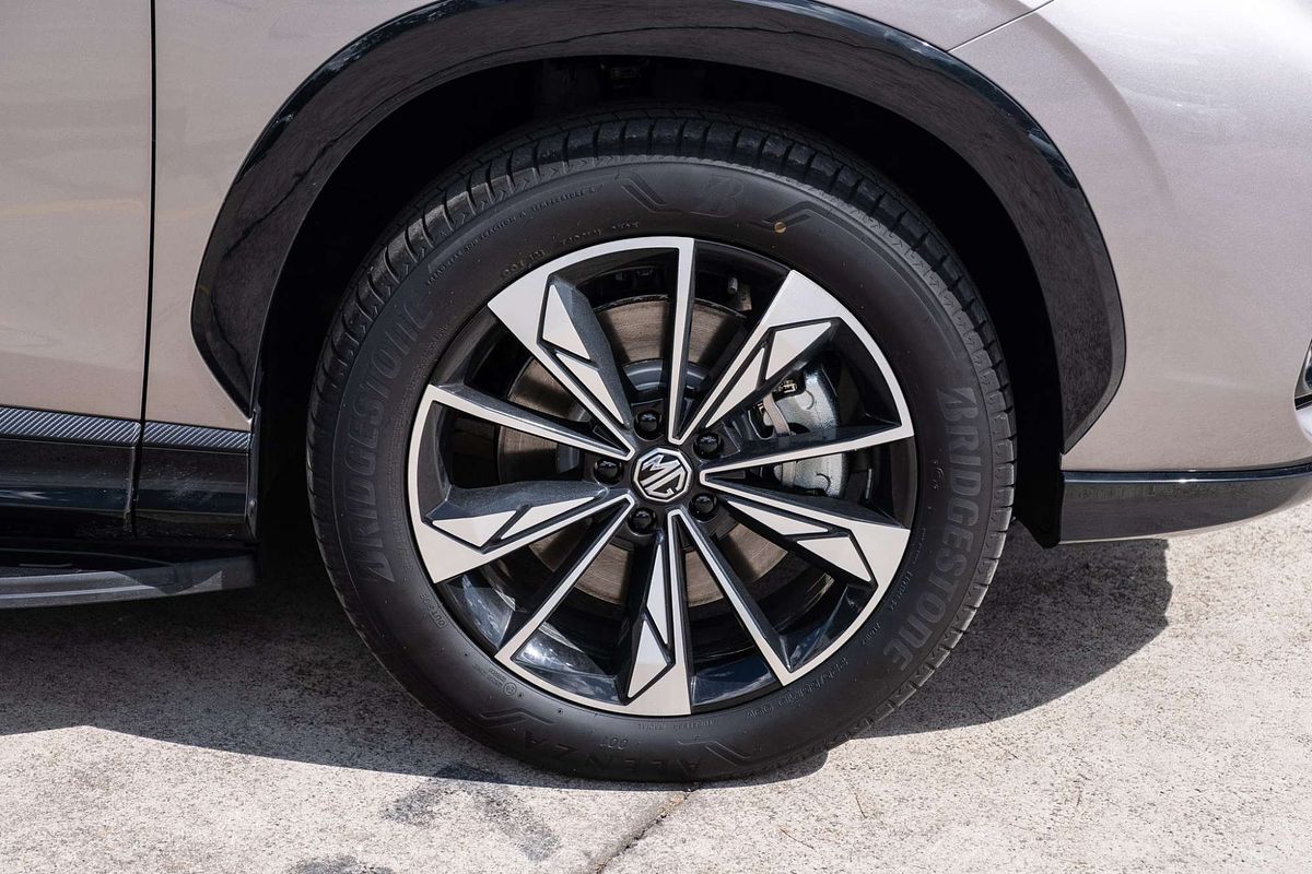 2025 MG HS Super Hybrid Essence AS33P