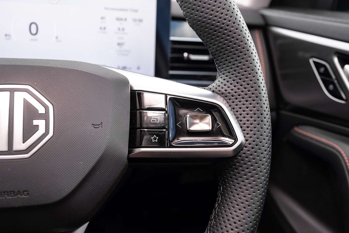 2025 MG HS Super Hybrid Essence AS33P