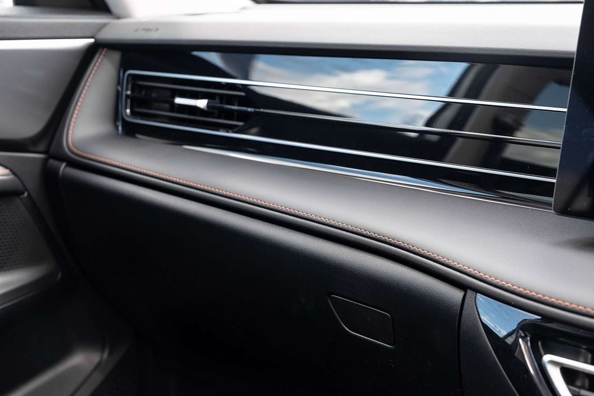 2025 MG HS Super Hybrid Essence AS33P