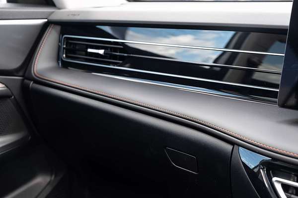 2025 MG HS Super Hybrid Essence AS33P