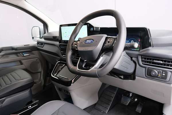 2025 Ford Tourneo Titanium X AV SWB