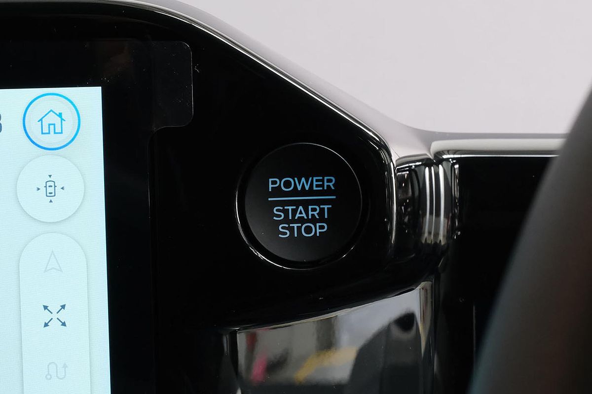 2025 Ford Tourneo Titanium X AV SWB