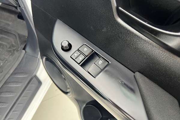 2022 Toyota Hilux Workmate TGN121R Rear Wheel Drive thumb-9