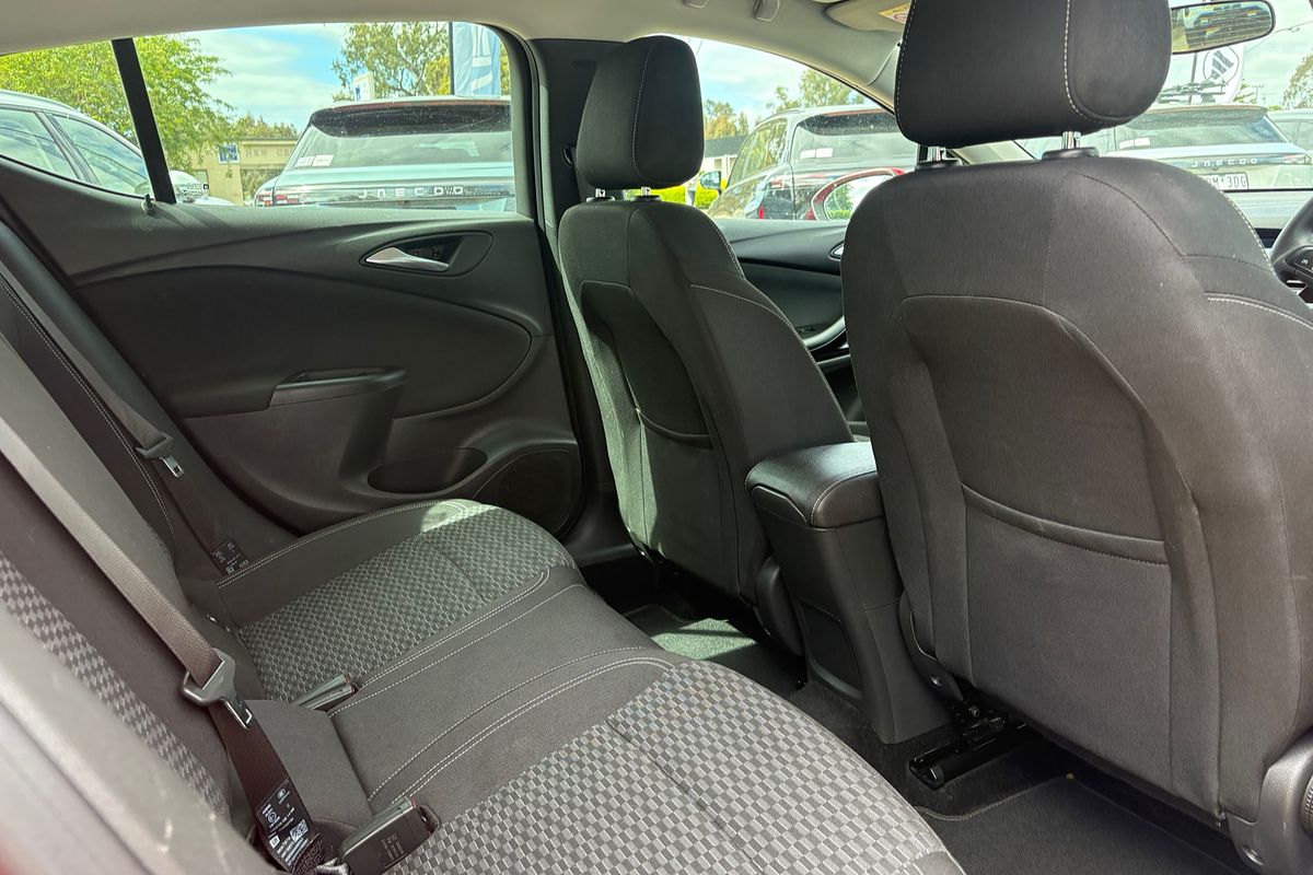 2017 Holden Astra R BK