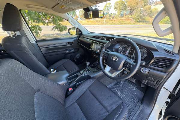 2025 Toyota Hilux SR GUN126R 4X4