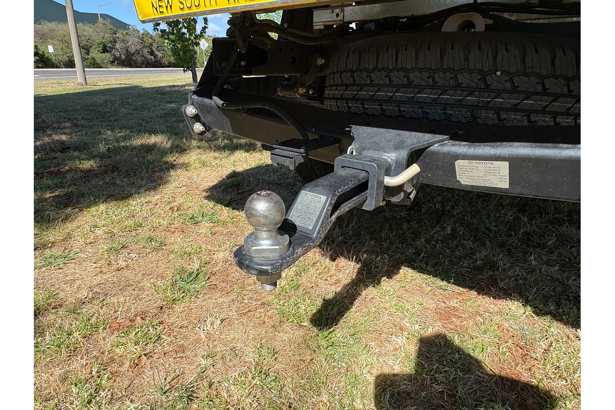 2025 Toyota Hilux SR GUN126R 4X4