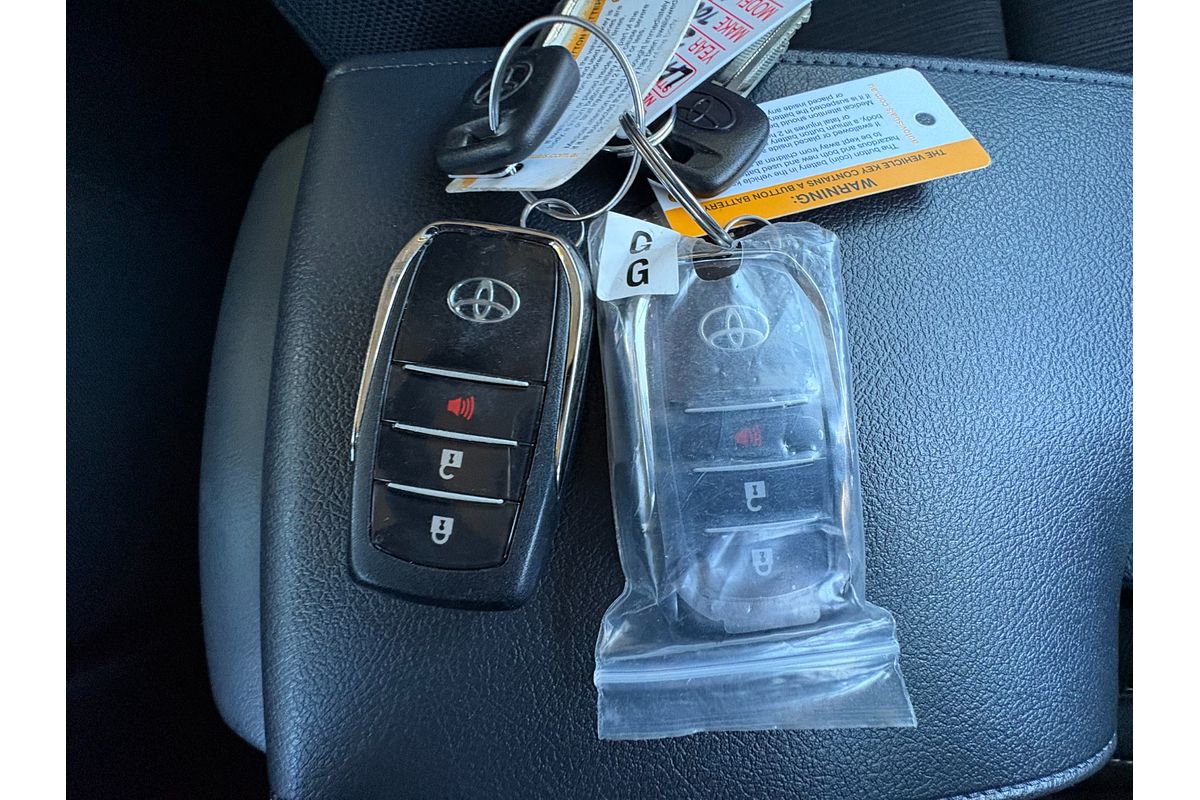 2025 Toyota Hilux SR GUN126R 4X4