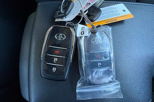 2025 Toyota Hilux SR GUN126R 4X4