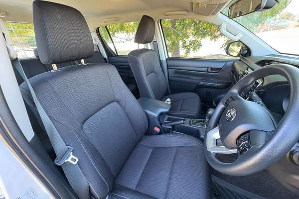 2025 Toyota Hilux SR GUN126R 4X4