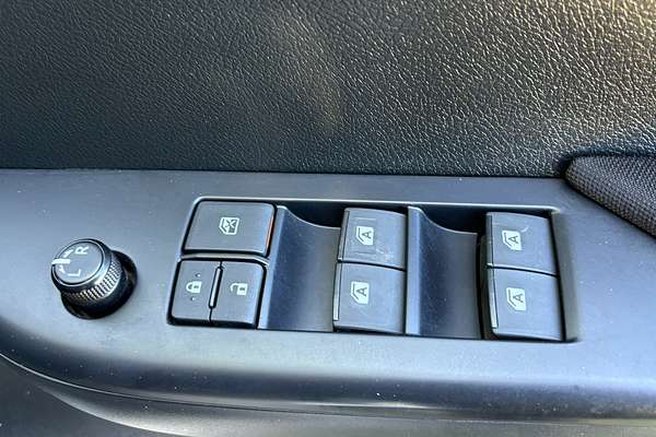 2025 Toyota Hilux SR GUN126R 4X4