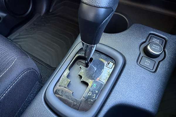 2025 Toyota Hilux SR GUN126R 4X4