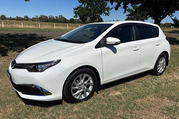2017 Toyota Corolla Ascent Sport ZRE182R