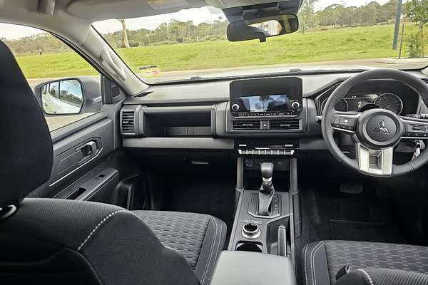 2025 Mitsubishi Triton GLX-R MV 4X4