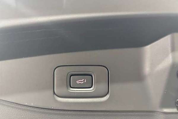 2025 Isuzu MU-X LS-T