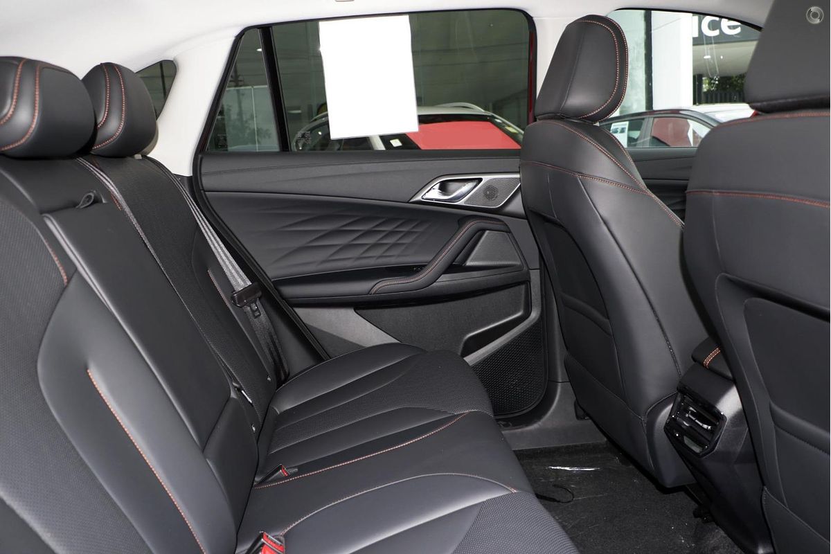 2025 MG HS Essence AS33