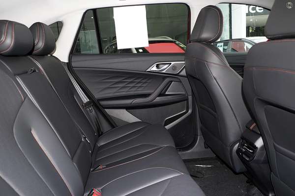 2025 MG HS Essence AS33