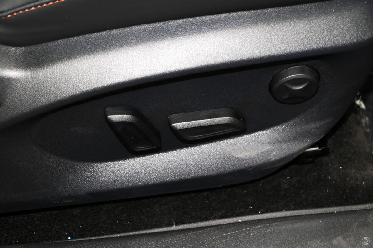 2025 MG HS Essence AS33