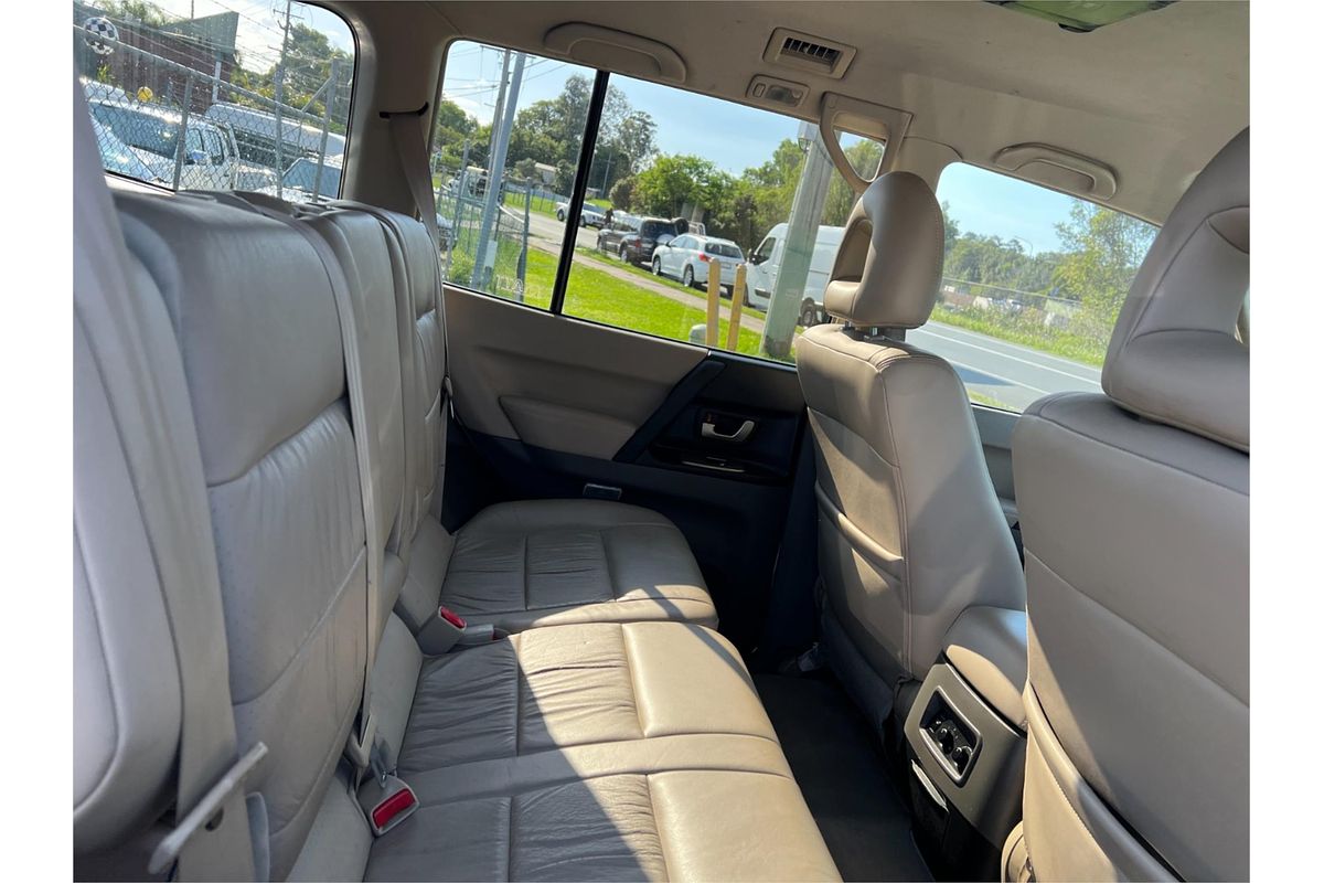 2005 Mitsubishi Pajero Exceed NP