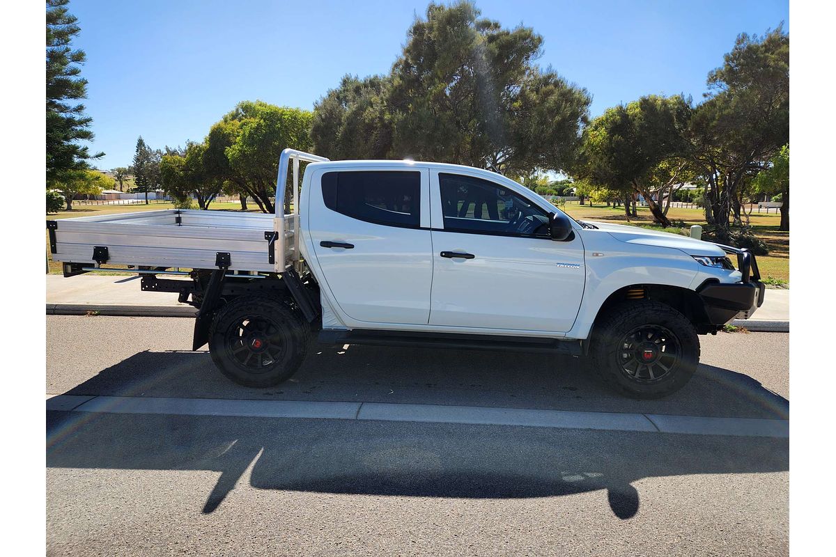 2024 Mitsubishi Triton GLX MR 4X4