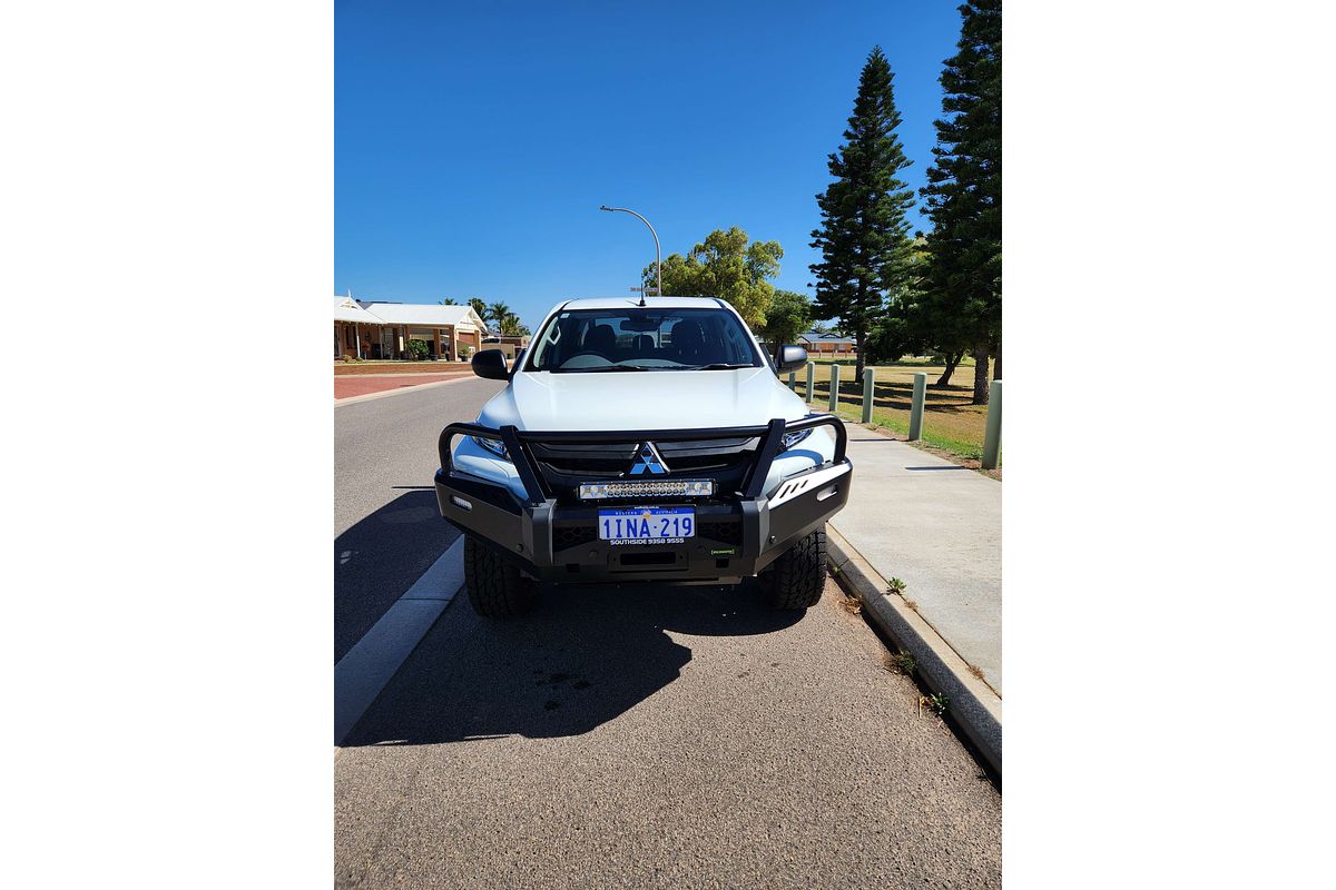 2024 Mitsubishi Triton GLX MR 4X4