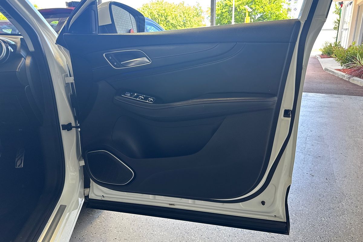 2022 MG HS Excite SAS23