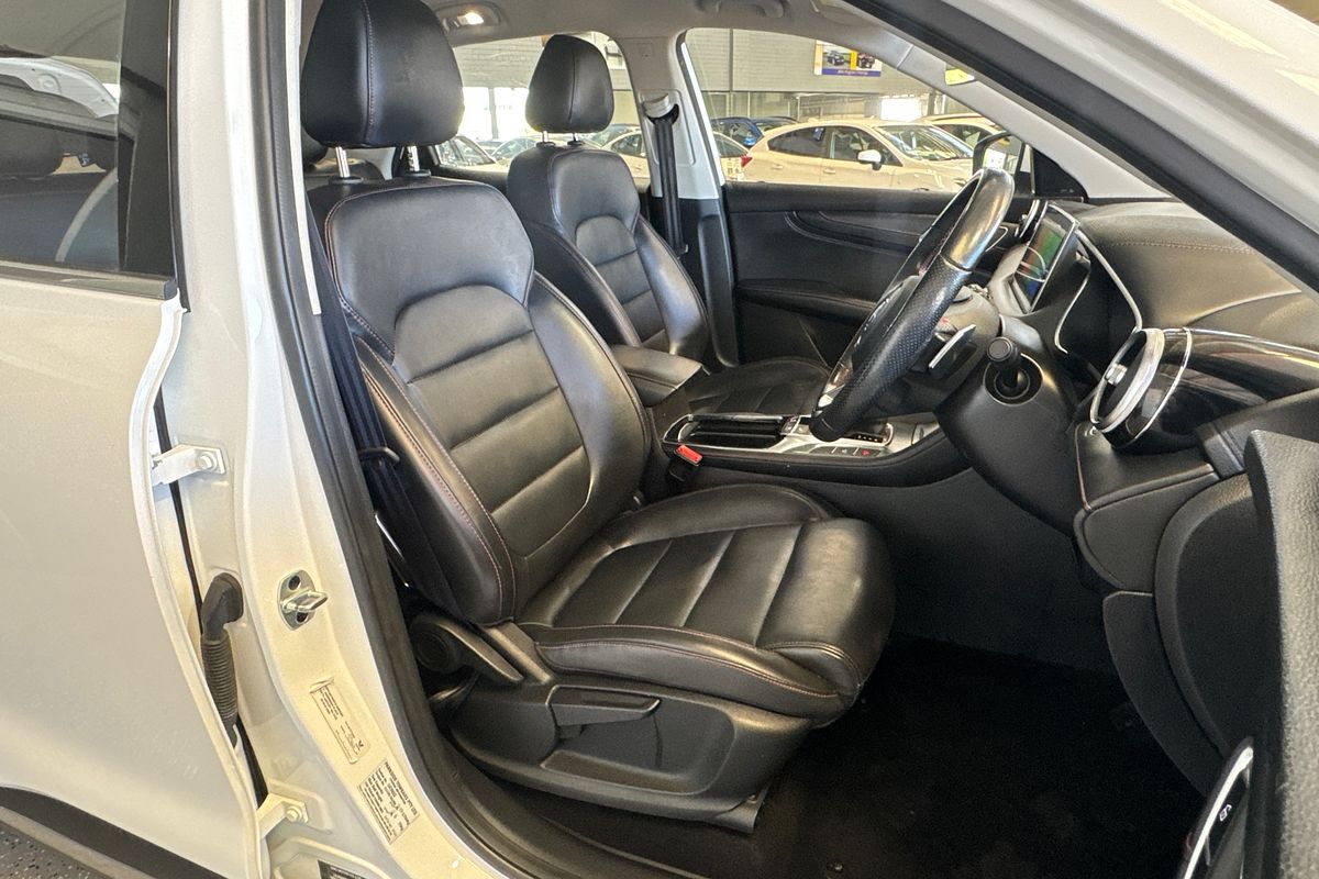 2022 MG HS Excite SAS23