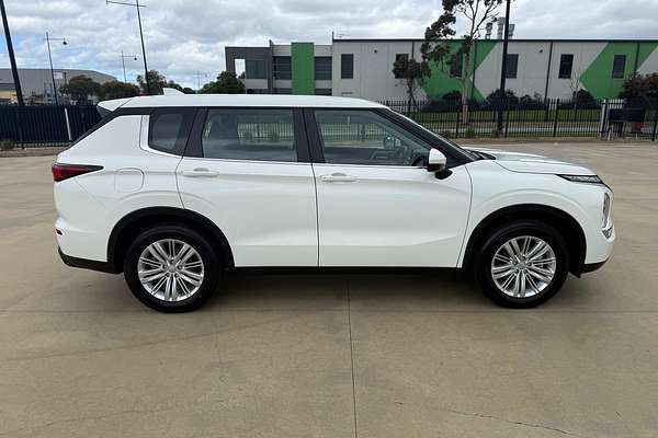 2024 Mitsubishi Outlander ES ZM