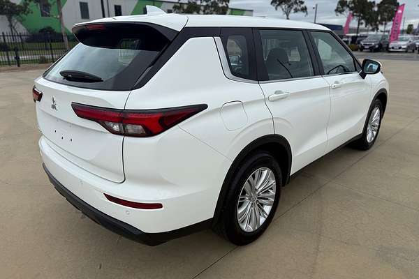 2024 Mitsubishi Outlander ES ZM