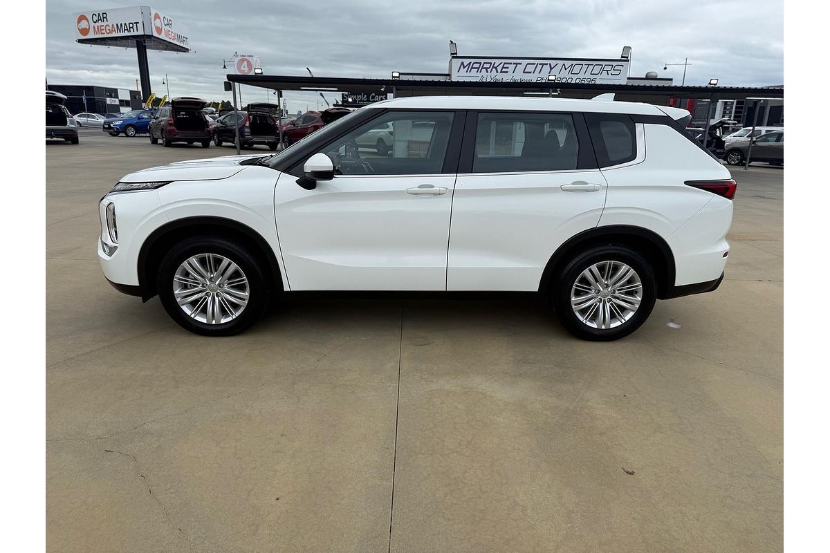 2024 Mitsubishi Outlander ES ZM