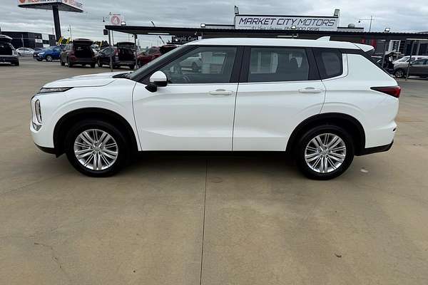 2024 Mitsubishi Outlander ES ZM