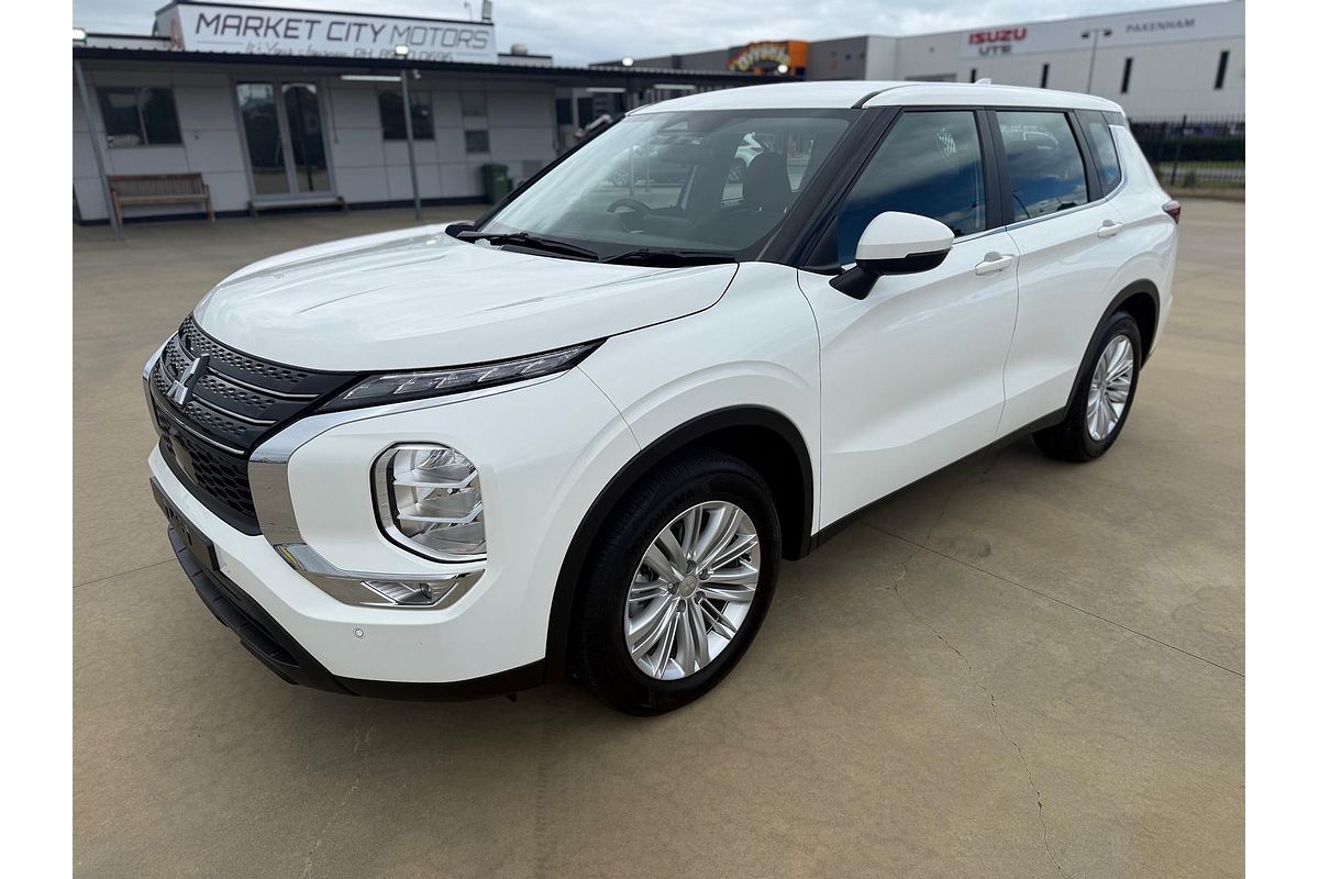 2024 Mitsubishi Outlander ES ZM