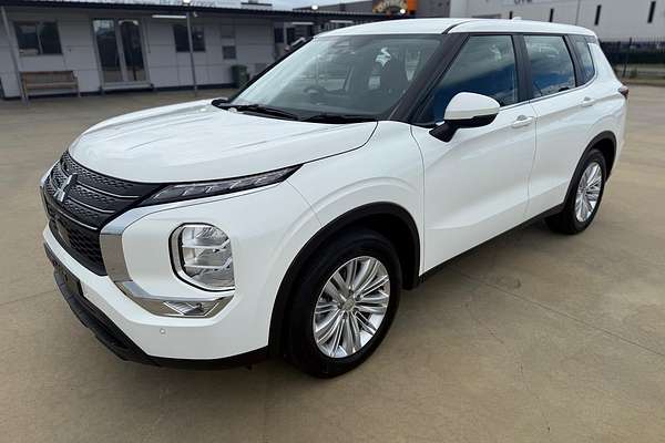 2024 Mitsubishi Outlander ES ZM