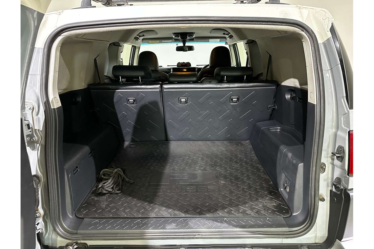 2014 Toyota FJ Cruiser  GSJ15R