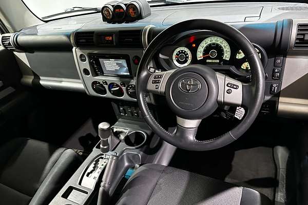 2014 Toyota FJ Cruiser  GSJ15R