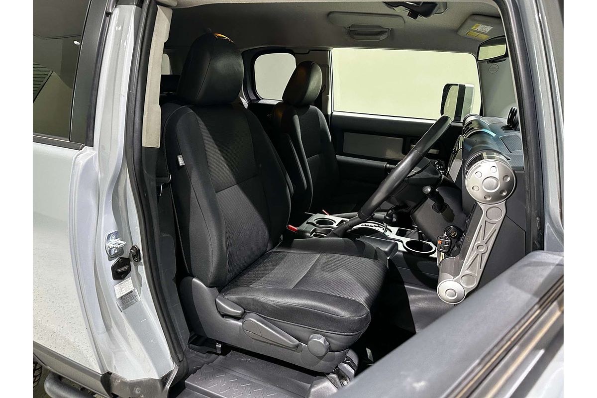 2014 Toyota FJ Cruiser  GSJ15R