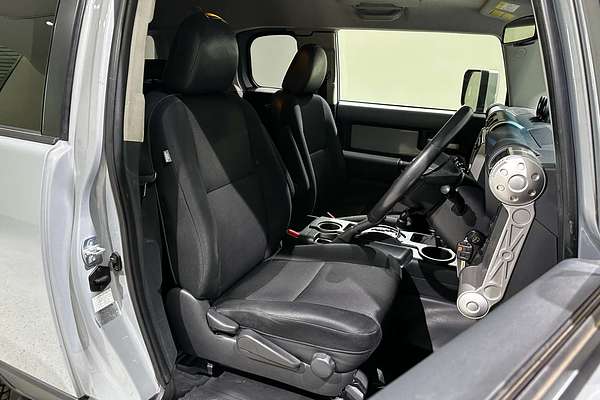 2014 Toyota FJ Cruiser  GSJ15R