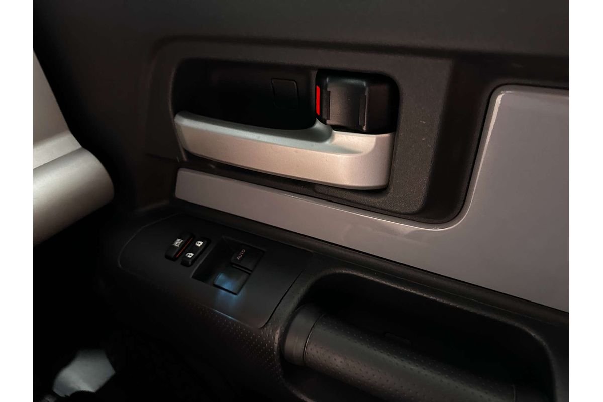 2014 Toyota FJ Cruiser  GSJ15R