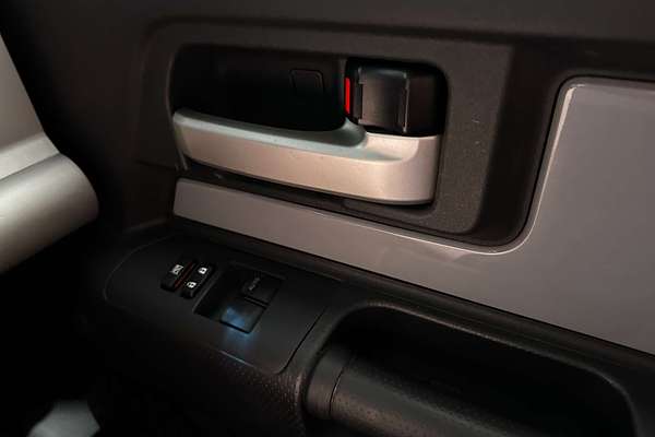 2014 Toyota FJ Cruiser  GSJ15R