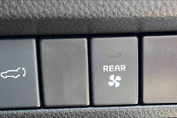 2025 Isuzu MU-X X-TERRAIN