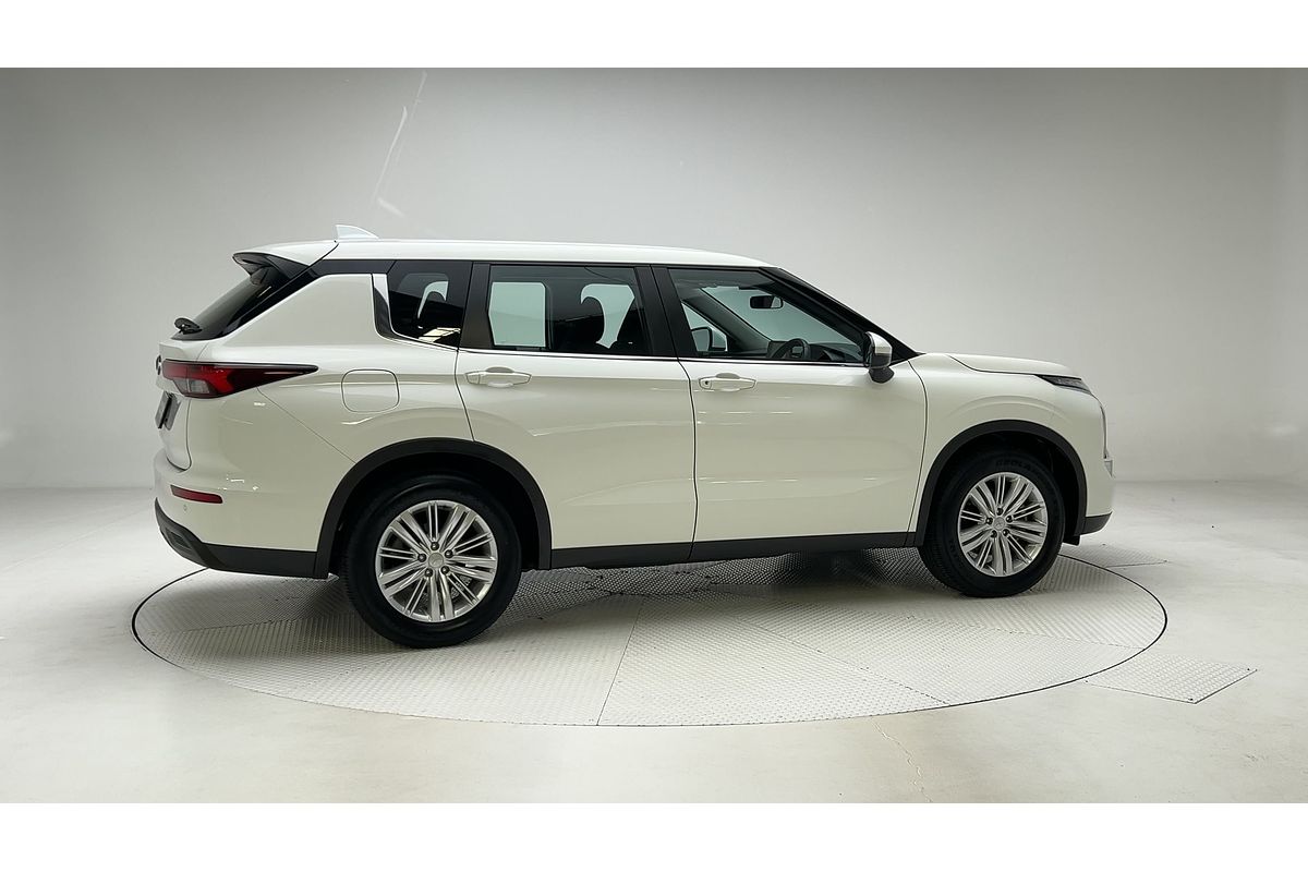 2022 Mitsubishi Outlander ES ZM