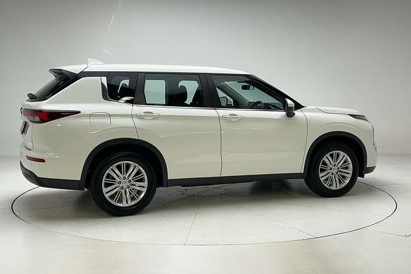 2022 Mitsubishi Outlander ES ZM