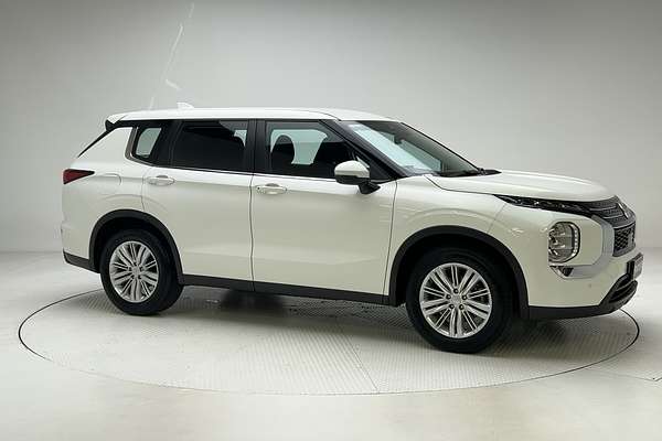 2022 Mitsubishi Outlander ES ZM