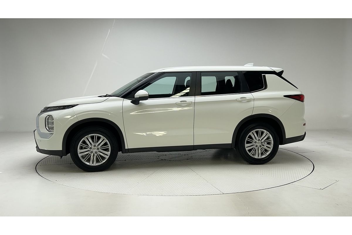 2022 Mitsubishi Outlander ES ZM