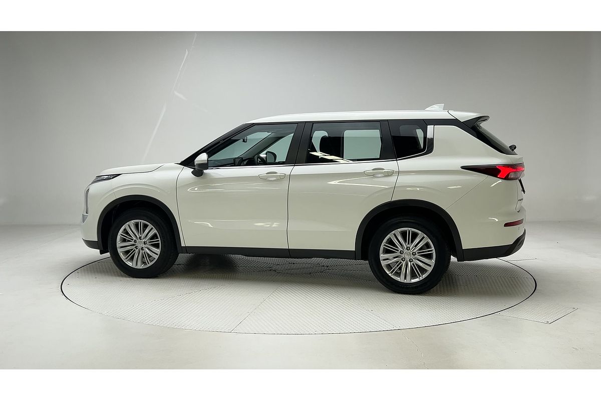 2022 Mitsubishi Outlander ES ZM