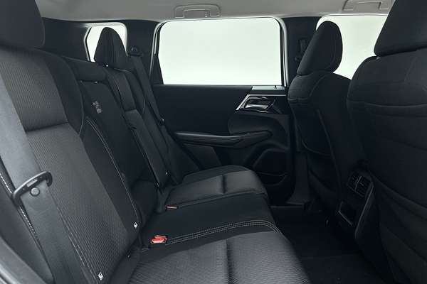 2022 Mitsubishi Outlander ES ZM