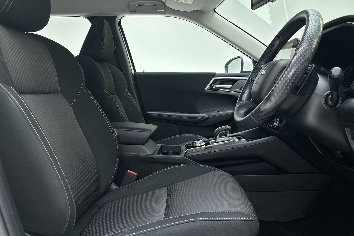 2022 Mitsubishi Outlander ES ZM