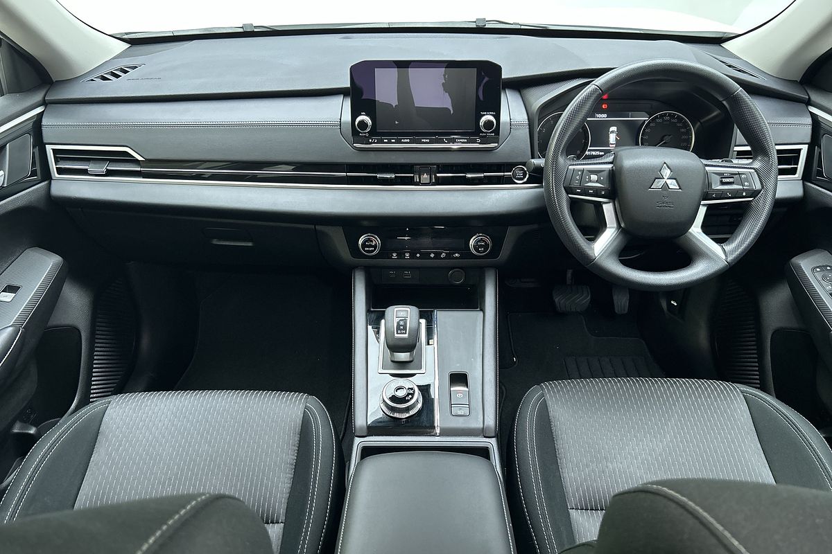 2022 Mitsubishi Outlander ES ZM