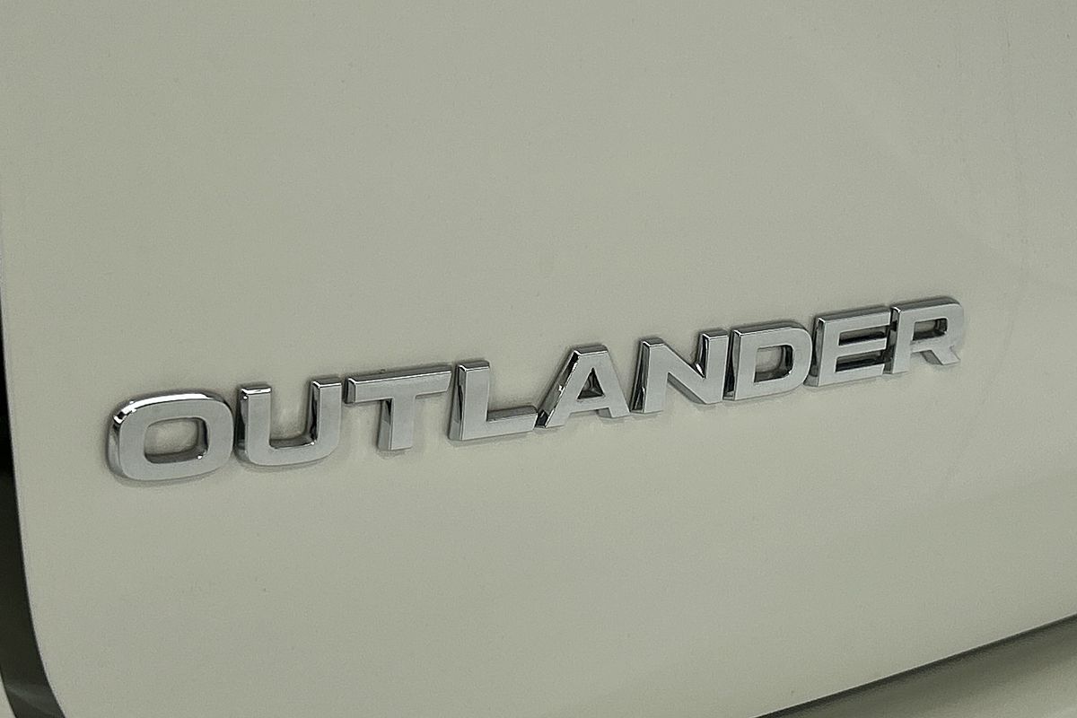 2022 Mitsubishi Outlander ES ZM