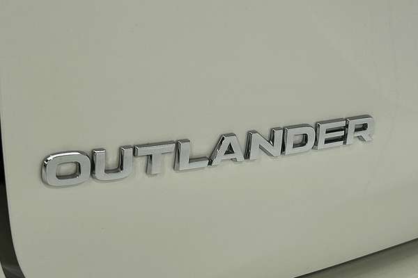 2022 Mitsubishi Outlander ES ZM